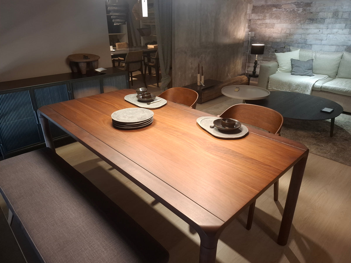 Storm Table - Showroom