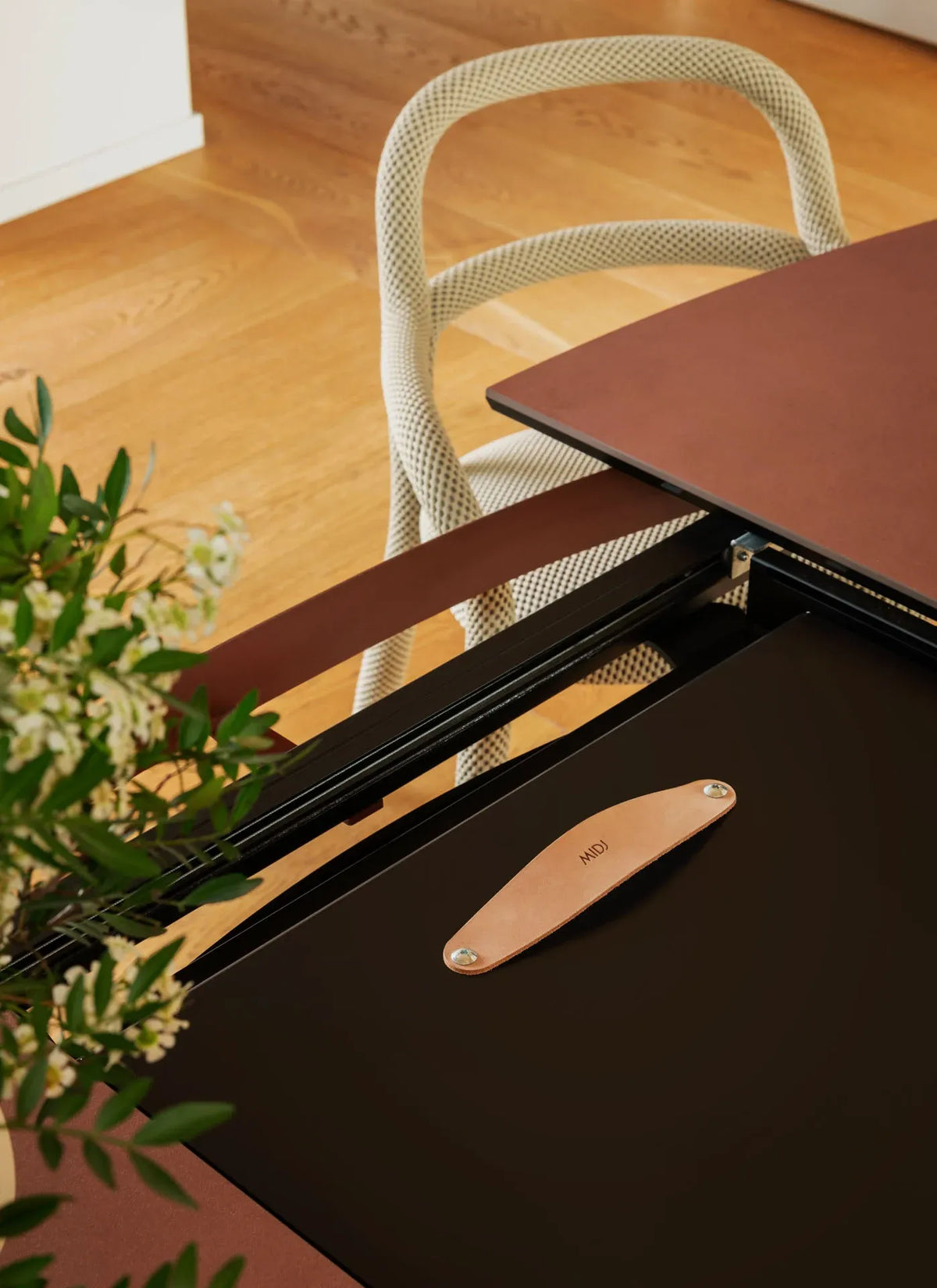 Sesamo Extendable Dining Table