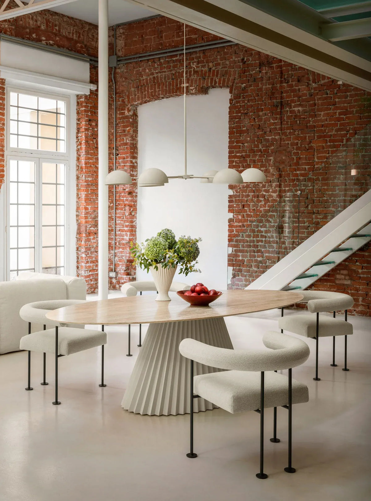 Plissé Elliptical Dining Table