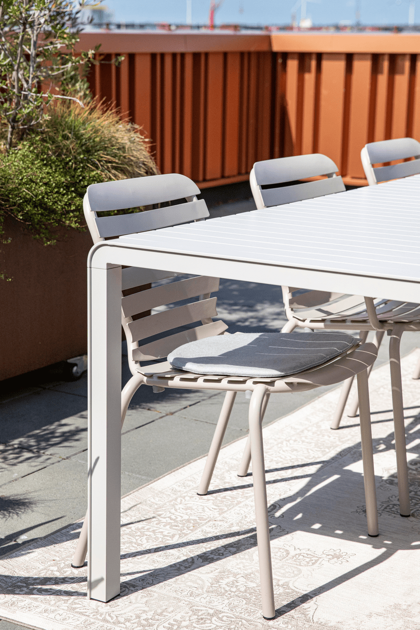 Vondel Garden Table