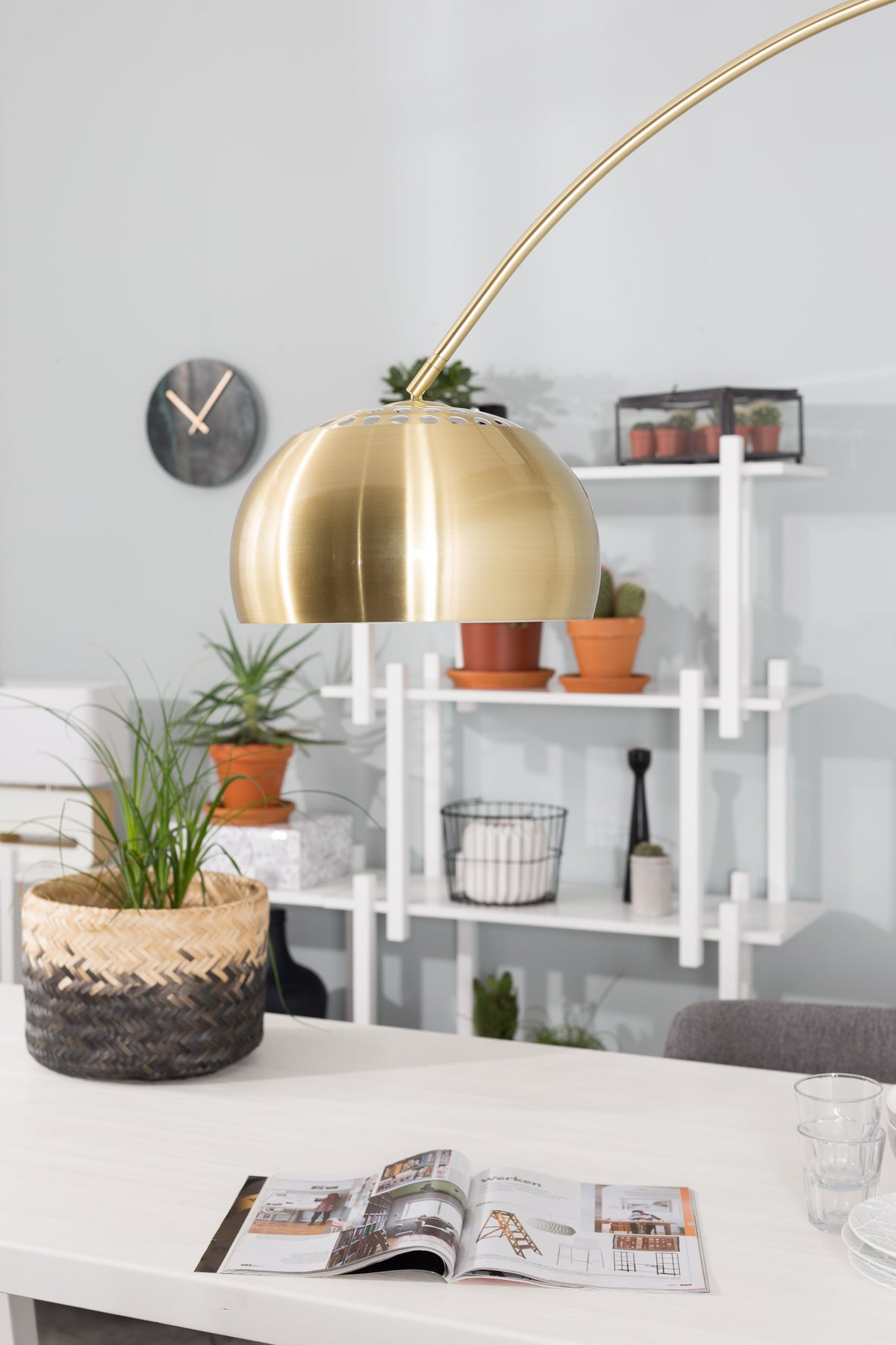 Metal Bow Floorlamp