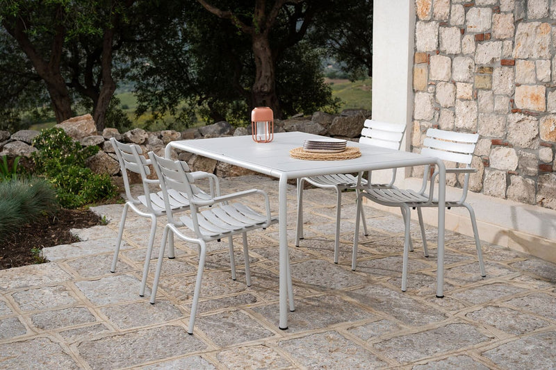 Avanti extendable dining table