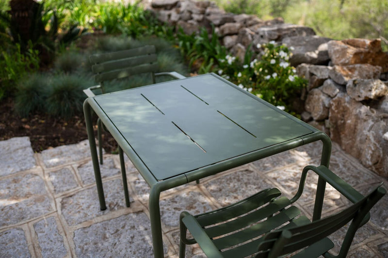 Avanti extendable dining table