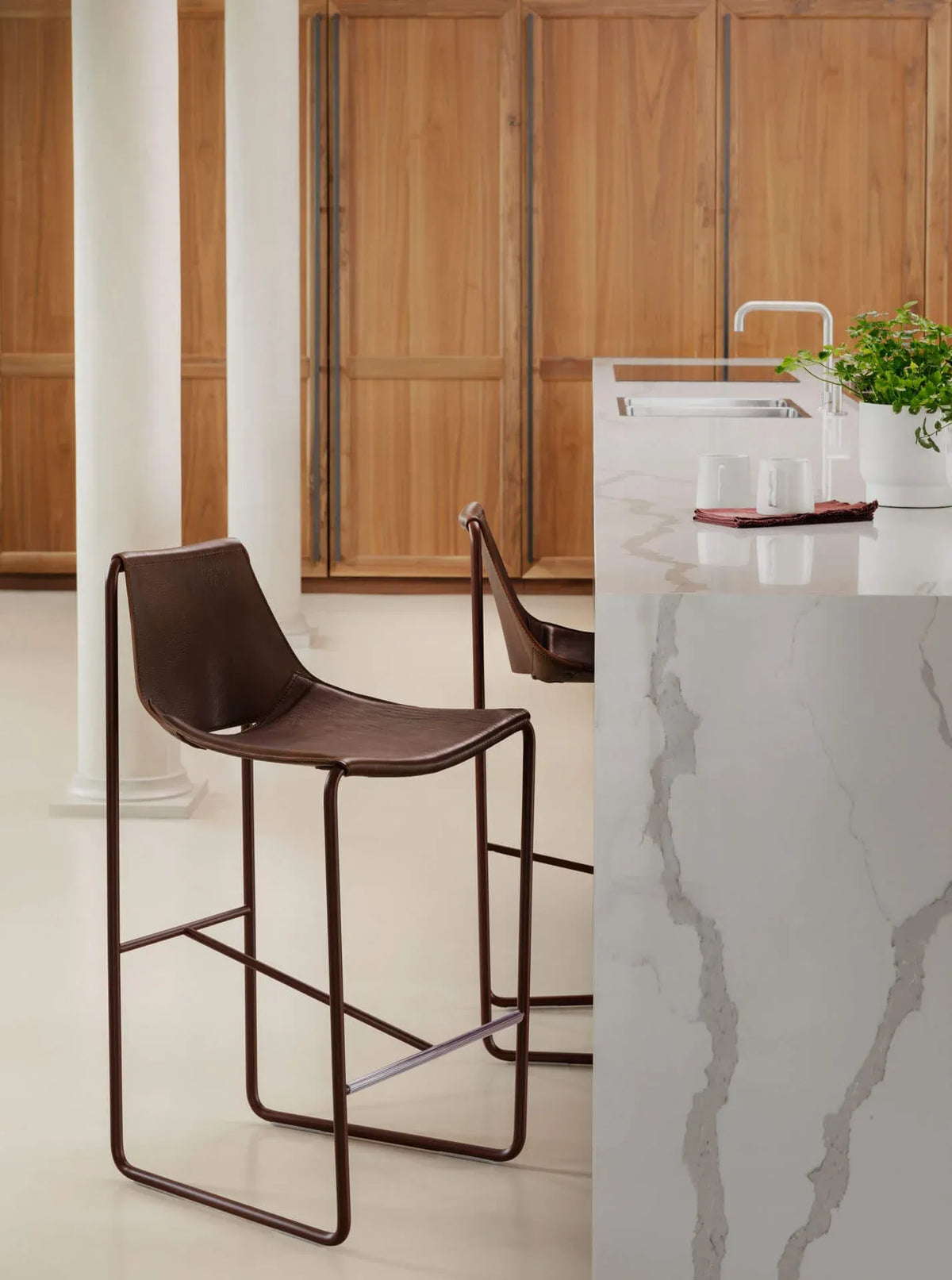 Apelle Stool