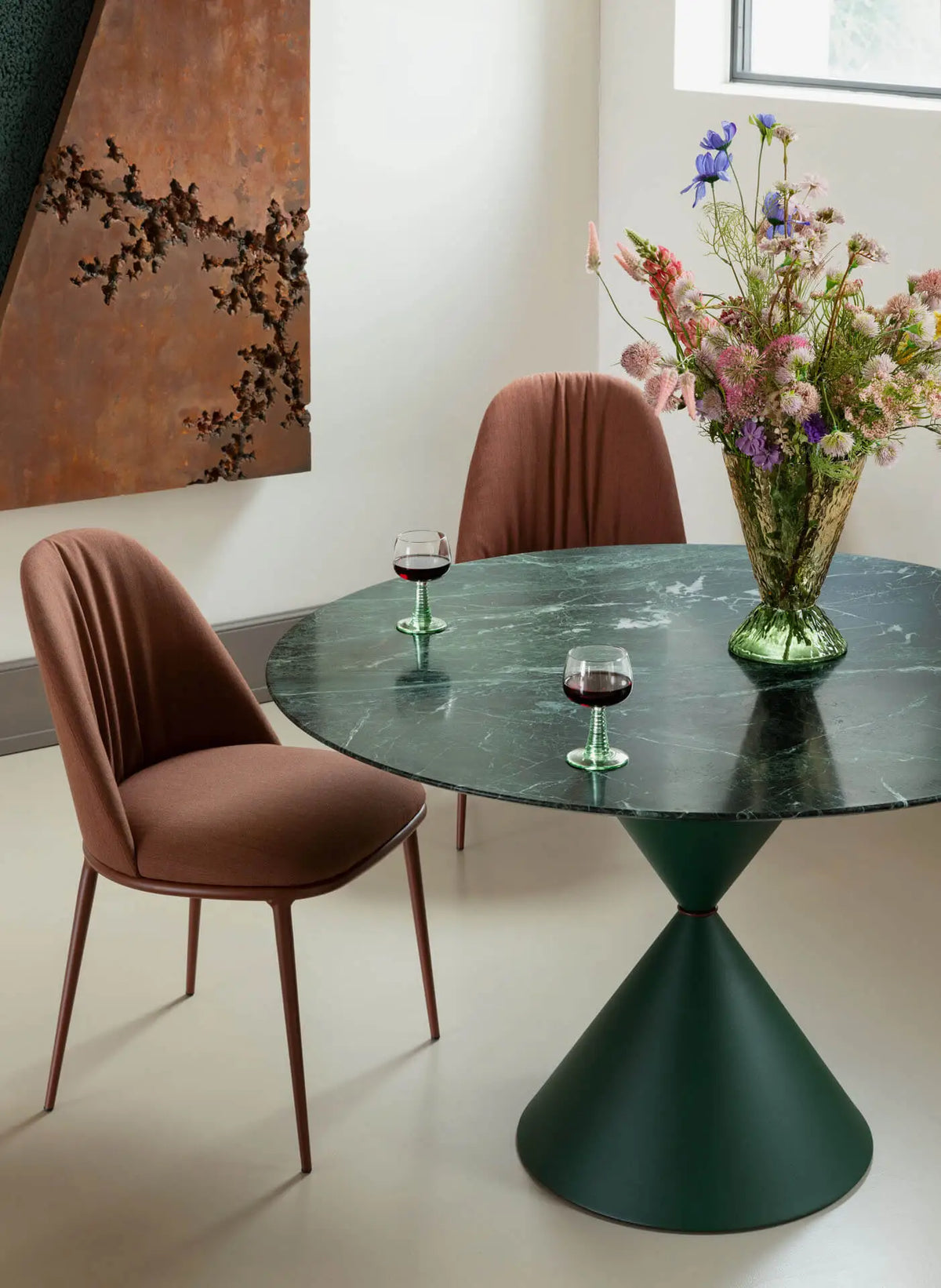 Clessidra Round Dining Table